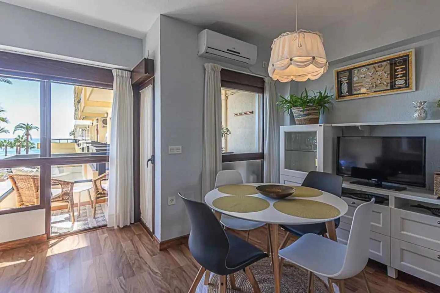 Encantador Apartamento En Primera Linea De Playa Benalmádena Esterno foto