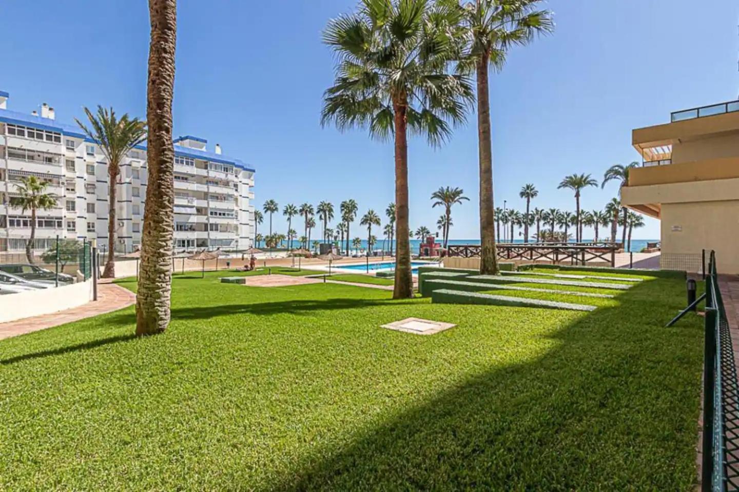 Encantador Apartamento En Primera Linea De Playa Benalmádena Esterno foto